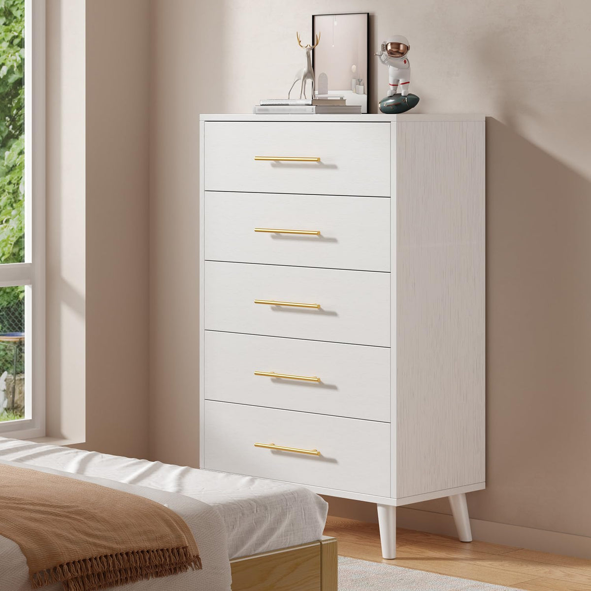 White 5 Drawer Dresser L955258